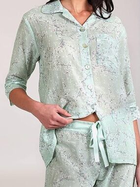 Cheri Blossom Sage Crop Pajama Set size large (hard to find)